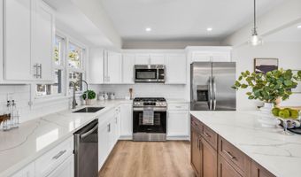 76 Maple St, Beachwood, NJ 08722