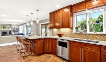 2 Crest Hollow Ln, Albertson, NY 11507