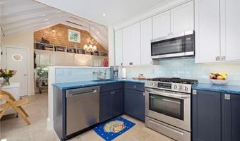 96 Steamboat St, Jamestown, RI 02835