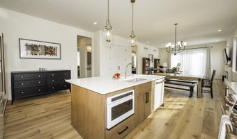 1858 Upland Dr, Ann Arbor, MI 48105