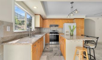 1069 Lunalilo Home Rd, Honolulu, HI 96825