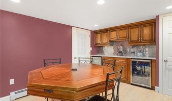 7 Jencks Rd, Cumberland, RI 02864
