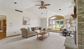 W2880 OAKRIDGE Drive, Appleton, WI 54915