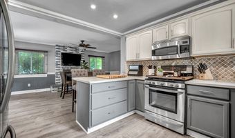 150 Greenbriar Dr, Aurora, OH 44202