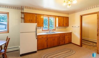 207 S 11th St, Beresford, SD 57004