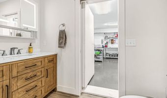 156 Congress St, Belfast, ME 04915