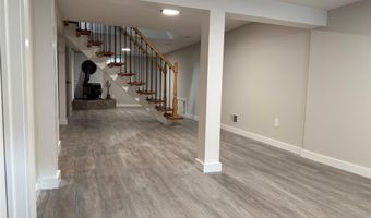 41 Woods Ave, Bergenfield, NJ 07621