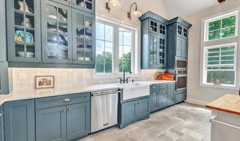 137 Rockwell Rd, Bethel, CT 06801