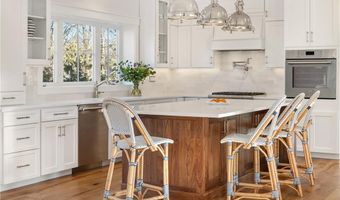 1 Knowlton Ct, Bristol, RI 02809
