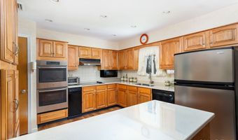 13 Elmar Dr, Danbury, CT 06811