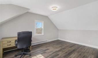 53 River Run Rd, Middletown, RI 02842