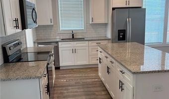 1249 FOX TAIL Ln, Opelika, AL 36801