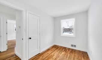 33 Silverpine Dr, Amityville, NY 11701