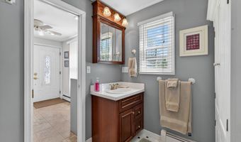 338 Shore Dr, Branford, CT 06405