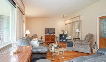 215 E LAKE Dr, Audubon, NJ 08106
