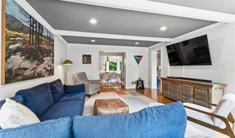 70 S Meadowcroft Dr, Akron, OH 44313