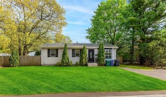 4 Ellsworth St, Warwick, RI 02886