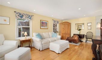 3 Harold St, Newport, RI 02840