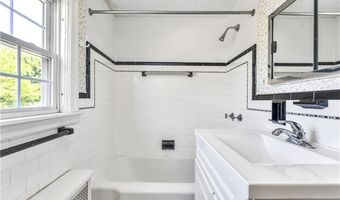 172 Hoyt Ave, East Providence, RI 02916