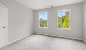 40 Nathan Hale Ct, Cheshire, CT 06410