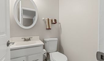2215 Nichols Rd B, Arlington Heights, IL 60004