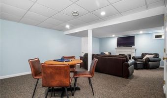 15 Leonard Dr, North Smithfield, RI 02896