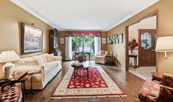 1411 W Allison Ct, Arlington Heights, IL 60005