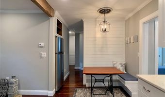 18 Sylvan St, Newport, RI 02840