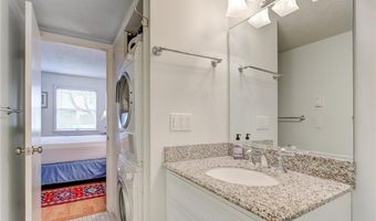 364 Bellevue Ave 4-D, Newport, RI 02840