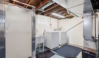 957 Cleveland Ave, Amherst, OH 44001