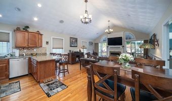 1421 Douglas Ave E, North Providence, RI 02904