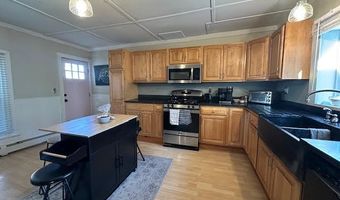 68 Park St, Belfast, ME 04915