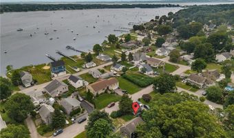 11 Pawtucket Ave, Bristol, RI 02809