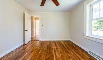 45 Old Phinney's Ln, Barnstable, MA 02630