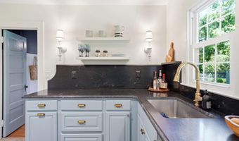11005 Park Rd, Anchorage, KY 40223