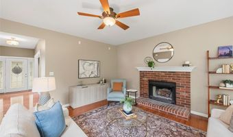 614 Whispering Willows Ct, Ballwin, MO 63021