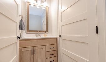 570 Linden Dr. 204, Arnolds Park, IA 51331
