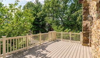 1801 N HARTFORD St N, Arlington, VA 22201
