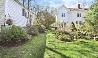 78 Hoyts Hl, Bethel, CT 06801
