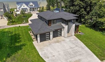 2257 E SHORE Dr, Green Bay, WI 54302