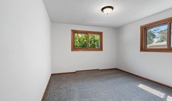 2407 S CLOVER Ln, Appleton, WI 54915