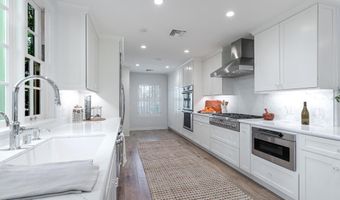 2051 Mendocino Ln, Altadena, CA 91001