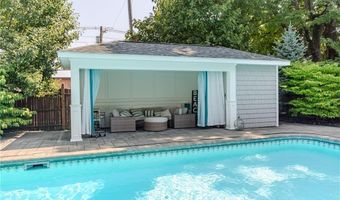 21 Crestwood Rd, Warwick, RI 02886