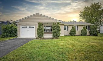 34 Bell St, Bayville, NJ 08721