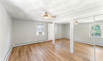 88 General Hawkins Dr, Warwick, RI 02888