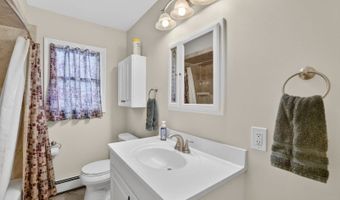 30 Tanglewood Dr, Alloway, NJ 07422