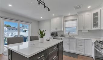 28 Ashley St, Cranston, RI 02920