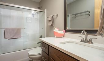 305 E Lake Geneva Rd NE, Alexandria, MN 56308