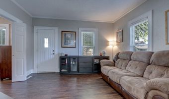 1327 N HARRIMAN St, Appleton, WI 54911