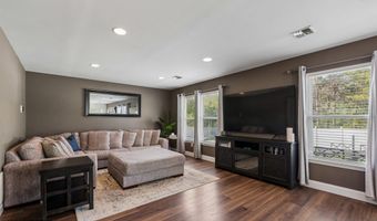 56 Marlin Ct, Bayville, NJ 08721
